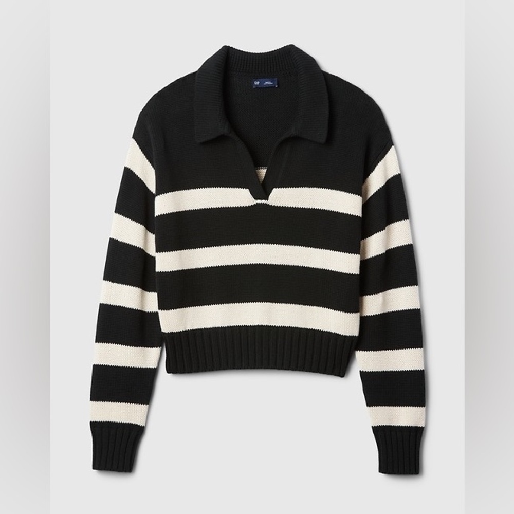 GAP Black and Cream V-Neck Sweater